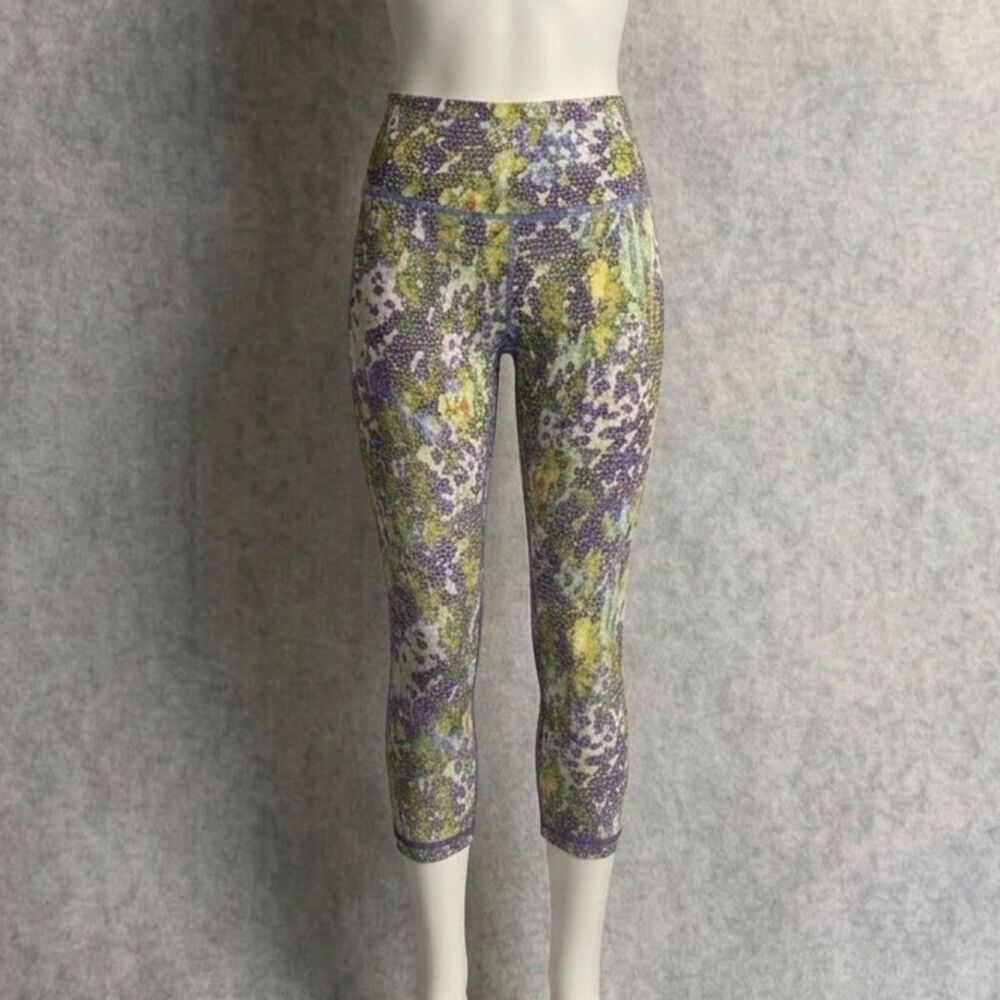Lululemon Wunder Under Crop II Full On Luxtreme Women Size 6 Purple Floral Sport